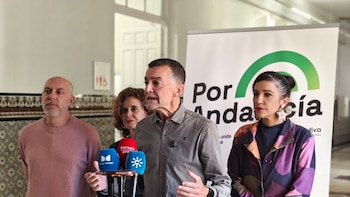 IU y Podemos sellan su acuerdo para confluir en candidatura 'Por Andalucía' para las elecciones del 17 de mayo