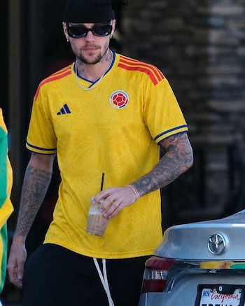 La autenticidad de las fotos de Justin Bieber con la camiseta de la Selección Colombia quedó bajo sospecha en X, Instagram y Facebook por una posible creación con inteligencia artificial - crédito Instagram