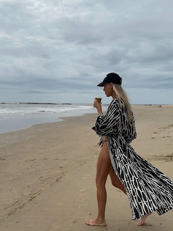 Como broche de oro, Anita