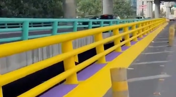 Repintan puentes y estructuras viales de amarillo de la CDMX (especial)