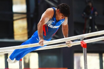 Barajas también ganó el oro en barra fija en la misma jornada de los Juegos Suramericanos Santa Fe 2026 con 14.450 puntos - crédito @olimpicocol/Instagram