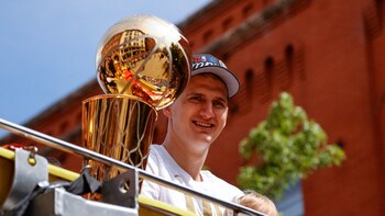 La confesión de Nikola Jokic a los fanáticos de los Nuggets en medio del desfile de los campeones de la NBA y el particular cartel que le dedicaron