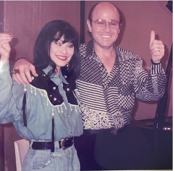 En 1989, Luis fusionó elementos