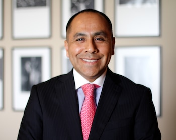 Abogado Carlos Caro.