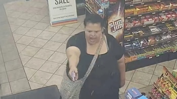 Escalofriante video: mujer dispara a quemarropa durante asalto brutal en una gasolinera