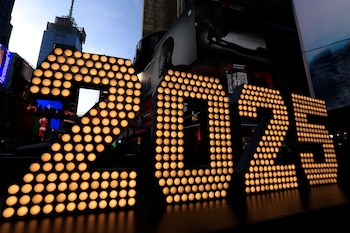 Con fuegos artificiales o champán,