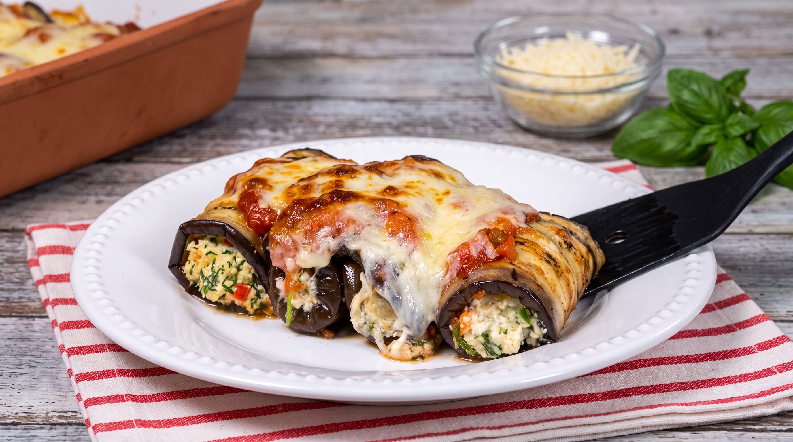 Los rolls de berenjena con ricota constituyen una propuesta vegetariana para almuerzos y cenas. (Imagen Ilustrativa Infobae)