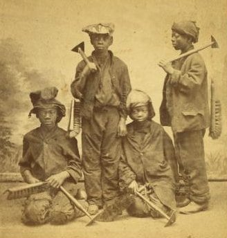 La muerte por asfixia de George Brewster impulsó la Chimney Sweepers Act de 1875, que prohibió el uso de menores entre los deshollinadores