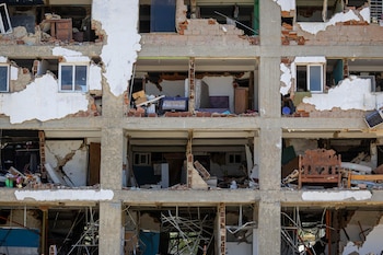 Un edificio afectado por los terremotos del 24 junio en Venezuela (EFE/ Miguel Gutiérrez)