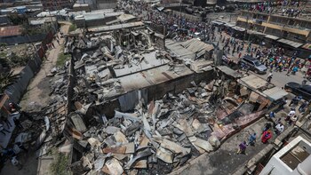 Tres muertos y 280 heridos en Nairobi por una explosión de gas que causó un enorme fuego