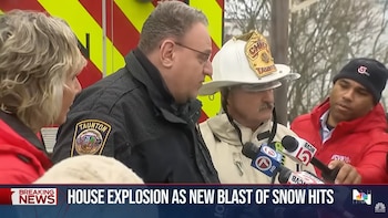 Vecinos y bomberos de Taunton