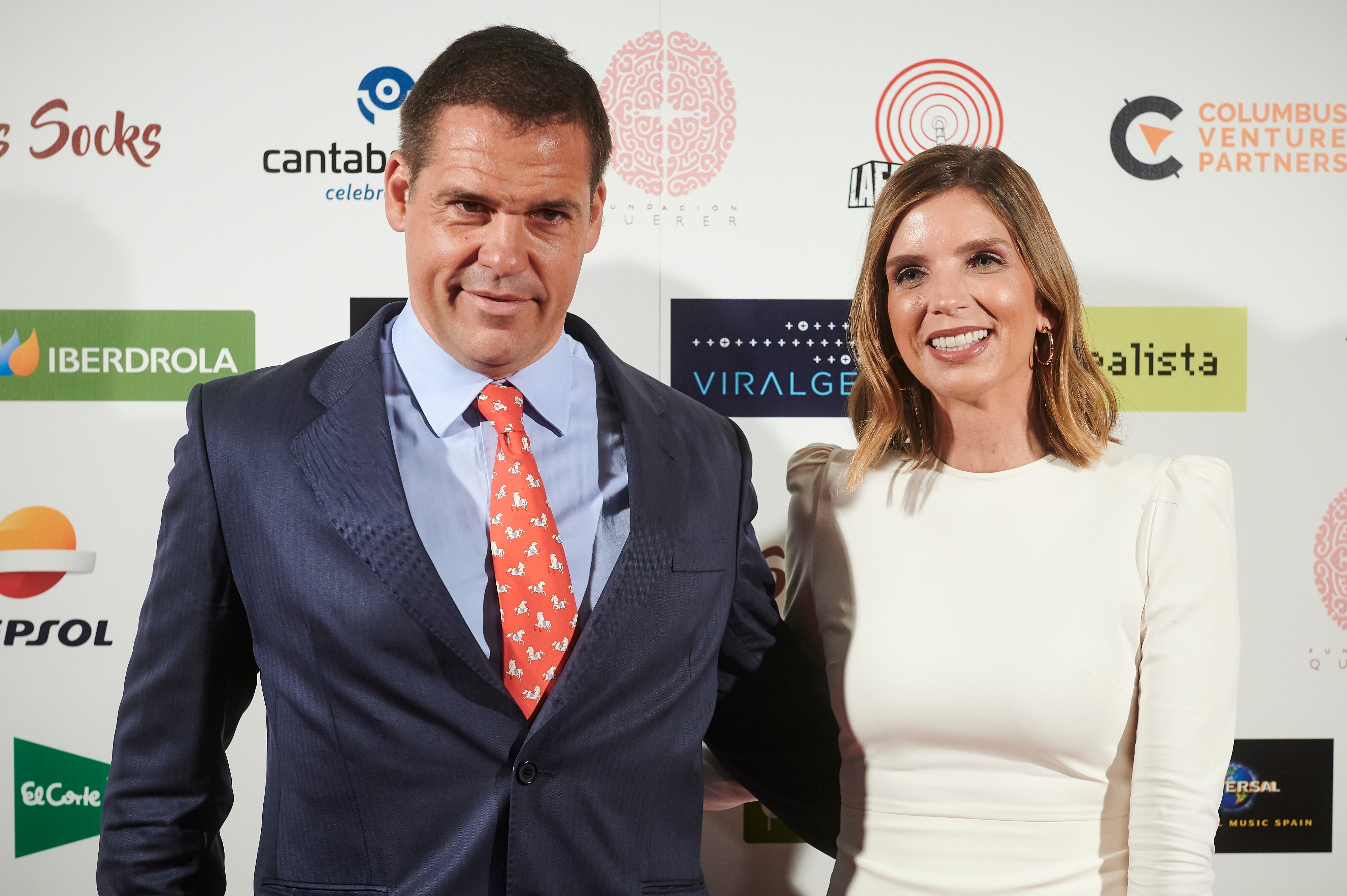 Luis Alfonso de Borbón y Margarita Vargas asisten a la fotocelda antes de la cena benéfica de la Fundación Querer en el Hotel Intercontinental el 26 de abril de 2022 en Madrid, España. (Borja B. Hojas/Getty Images)