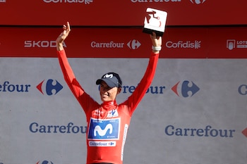 Enric Mas mantuvo la camiseta roja, pero Primoz Roglic le descontó 33 segundos y quedó segundo en la clasificación general-crédito Javier Lizón/EFE
