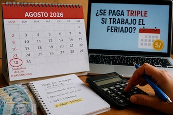 Un calendario de mesa con el 30 de agosto marcado, una libreta con notas, una calculadora, billetes peruanos y una computadora portátil