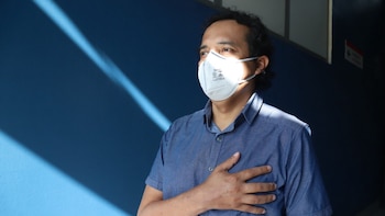 El tecnólogo médico pudo regresar a su hogar después de una recuperación favorable y ahora puede compartir nuevamente su rutina con sus hijos pequeños - Créditos: Essalud.