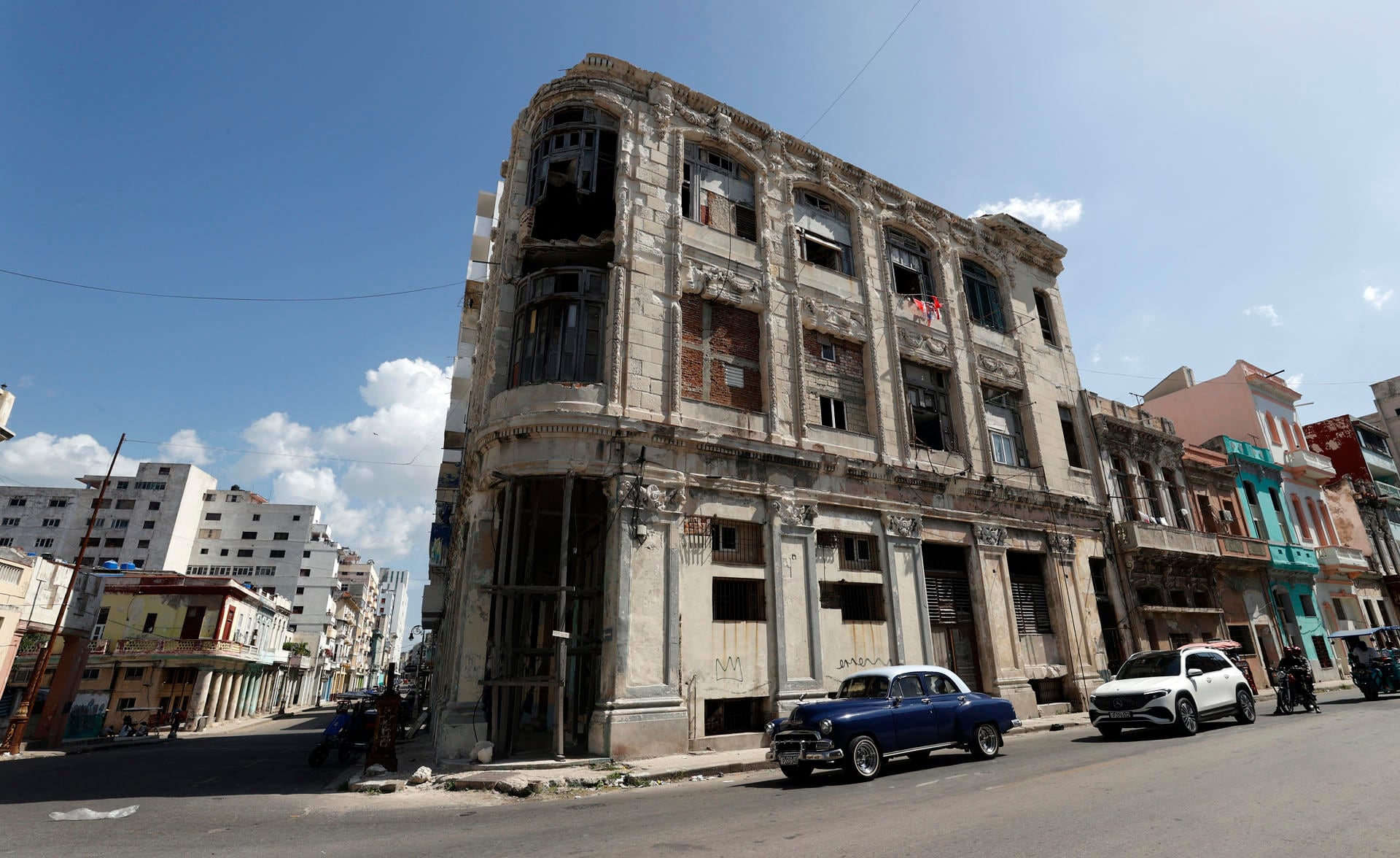 Un edificio antiguo en La Habana (Cuba) (EFE/ Ernesto Mastrascusa)