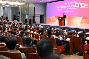 El presidente del Gobierno, Pedro Sánchez, durante una conferencia de prensa este lunes, en Pekín. (Moncloa)