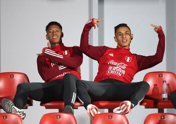 Ray Sandoval y Yoshimar Yotún también figuraron como titulares en la práctica de este miércoles 22 de marzo. (FPF)