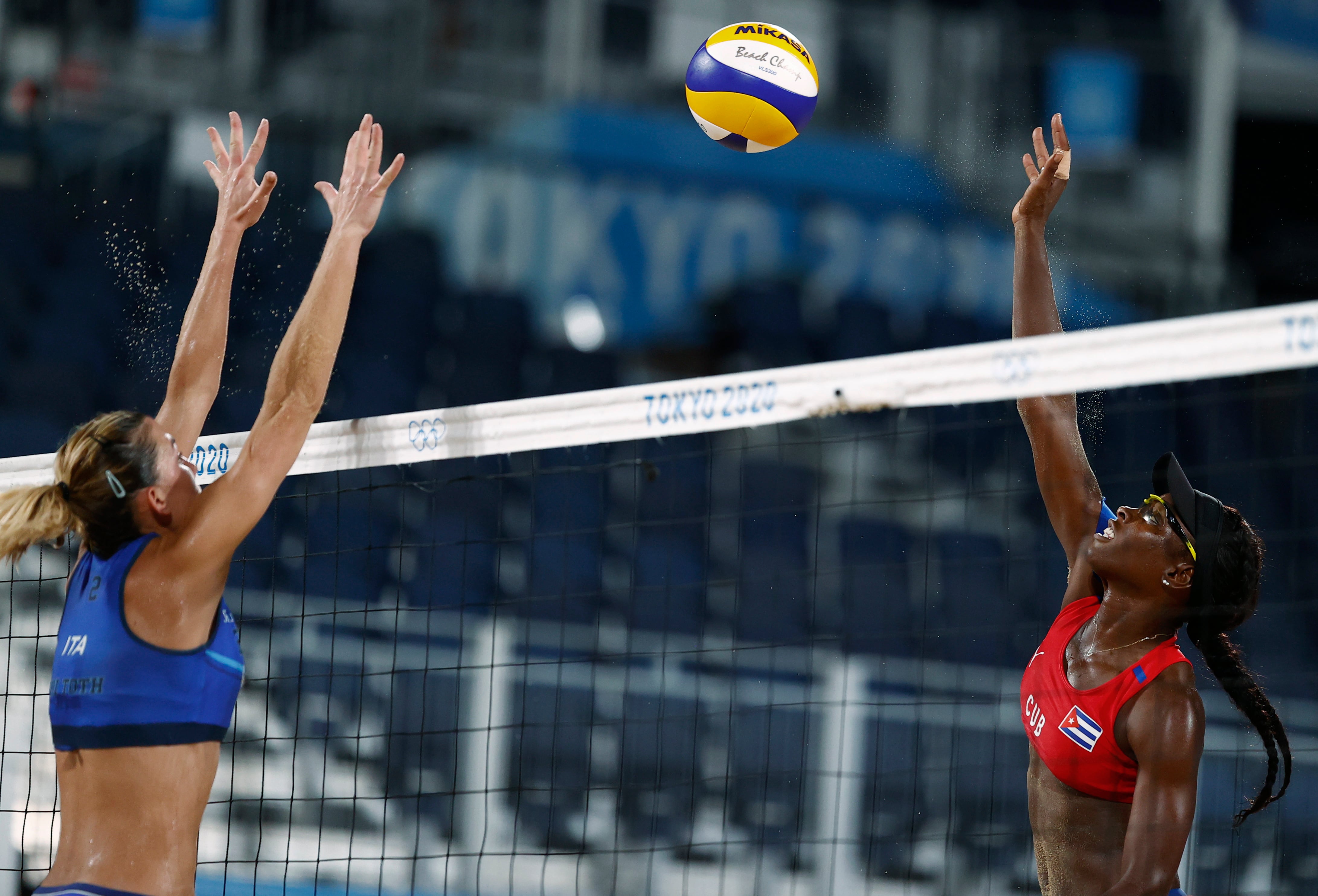 La medida estadounidense compromete la clasificación de Cuba a la Volleyball Nations League y otros torneos internacionales. (REUTERS/Pilar Olivares)