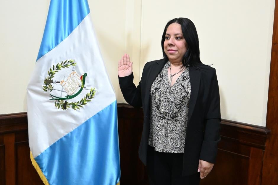 Bernardo Arévalo nombró a Débora Alvarado como nueva ministra de Finanzas Públicas de Guatemala en reemplazo de Jonathan Menkos. (Secretaría General de la Presidencia)