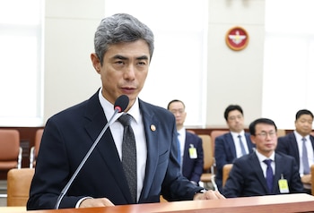 El ministro de Defensa surcoreano, Kang Shin-chul, en la Asamblea Nacional, acusó a Corea del Norte de violar el armisticio tras la explosión de minas en la DMZ (YONHAP/AFP)