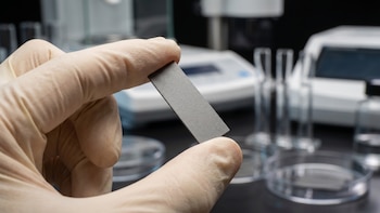 Nueva tecnología convierte CO₂ en energía limpia sin químicos eternos