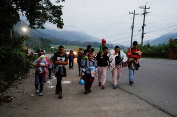 Hondureños participan en la caravana