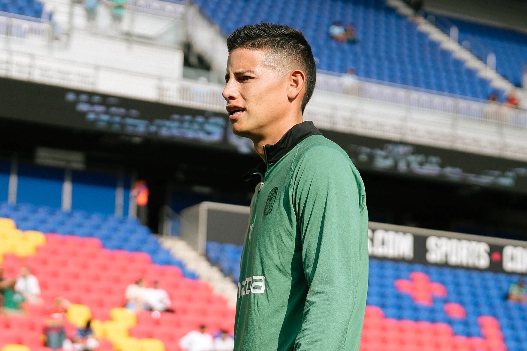 James Rodríguez no habría jugado con León ante los Xolos por la cancha sintética de Tijuana - crédito Club León