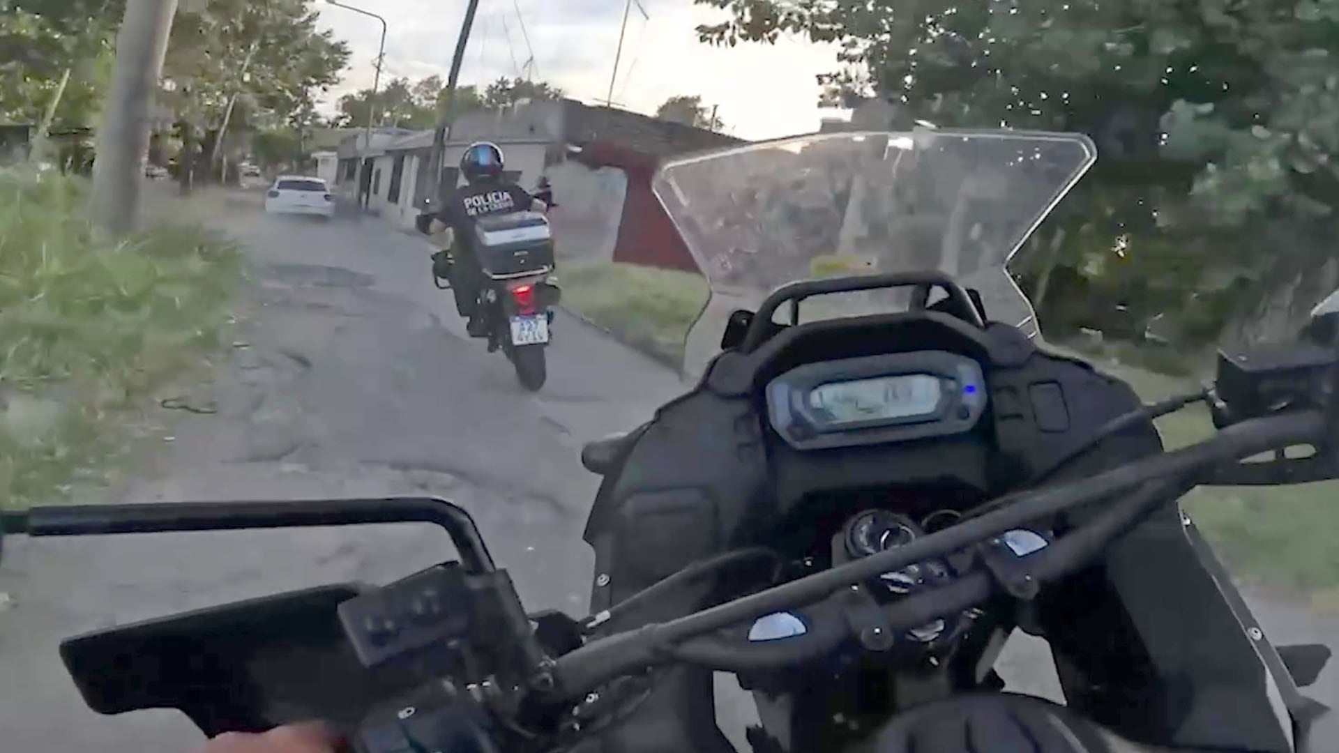 La Policía de la Ciudad detuvo tras persecución que terminó en Villa Celina a dos ladrones, uno menor de edad capturas