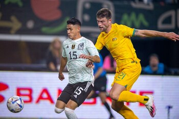 Sep 9, 2023; Arlington, TX, USA; Mexico forward Uriel Antuna (15) and Australia defender Max Burgess (21) chase the ball during the second half at AT&T Stadium. Mandatory Credit: Jerome Miron-USA TODAY Sports