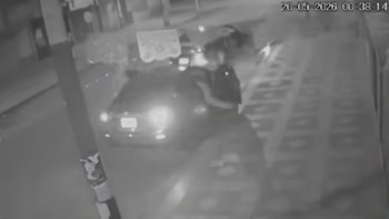 Conductor se salvó de milagro en medio de un asalto en Bogotá: delincuentes le dispararon, pero la bala quedó incrustada en su celular