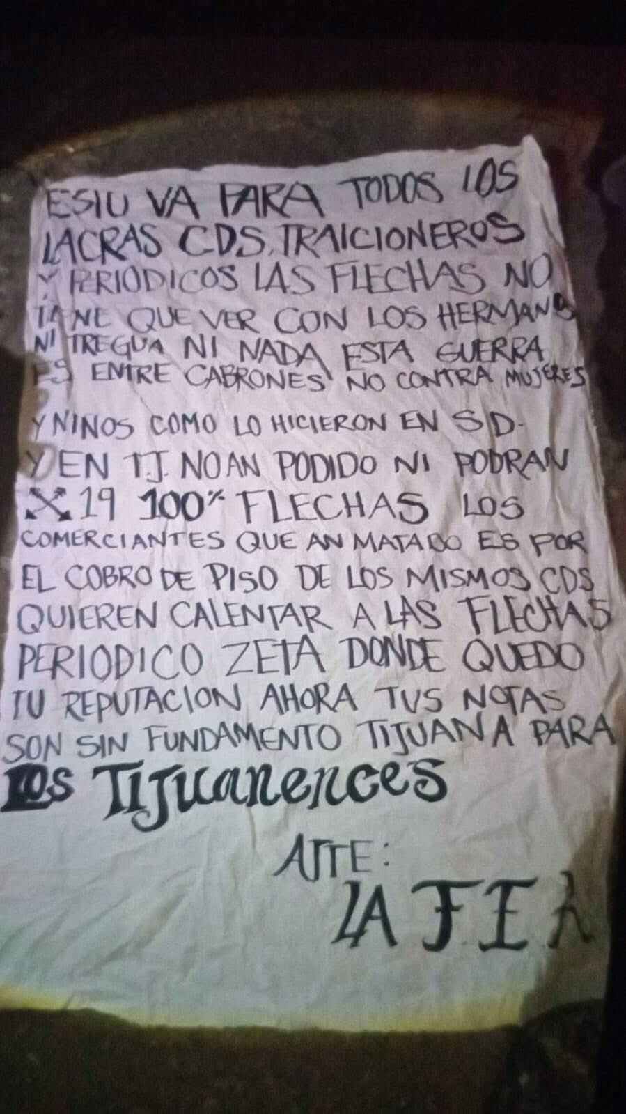 Manta hallada en Tijuana en 2024 en el que amenazan al Semanario.
(X/@calvariae_locus)