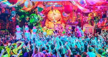 Delusionville elrow presenta una experiencia