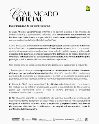 El club indicó que, tras la reanudación ante Deportivo Cali, continuó la presencia de aficionados dentro del terreno de juego sin medidas más estrictas para restablecer la seguridad-crédito @ABucaramanga/X