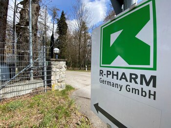 El logotipo de R-Pharm muestra