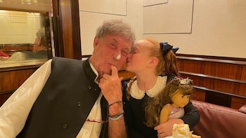 Nueve meses después de la muerte del CEO de Hasbro, el filántropo que luchó contra la explotación infantil y revolucionó la responsabilidad empresarial