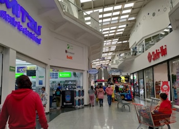 Interior de Plaza Coacalco. (Google