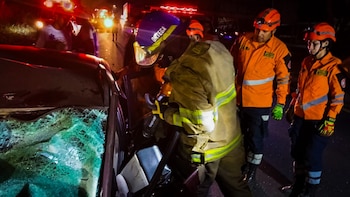 Un motociclista muere y tres