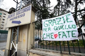 Una bandera de agradecimiento en