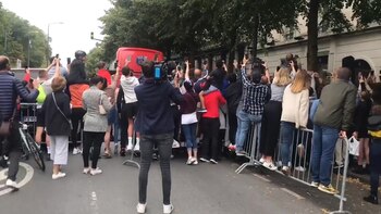 Cientos de fanáticos se reunieron