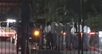 El personal de seguridad reunido