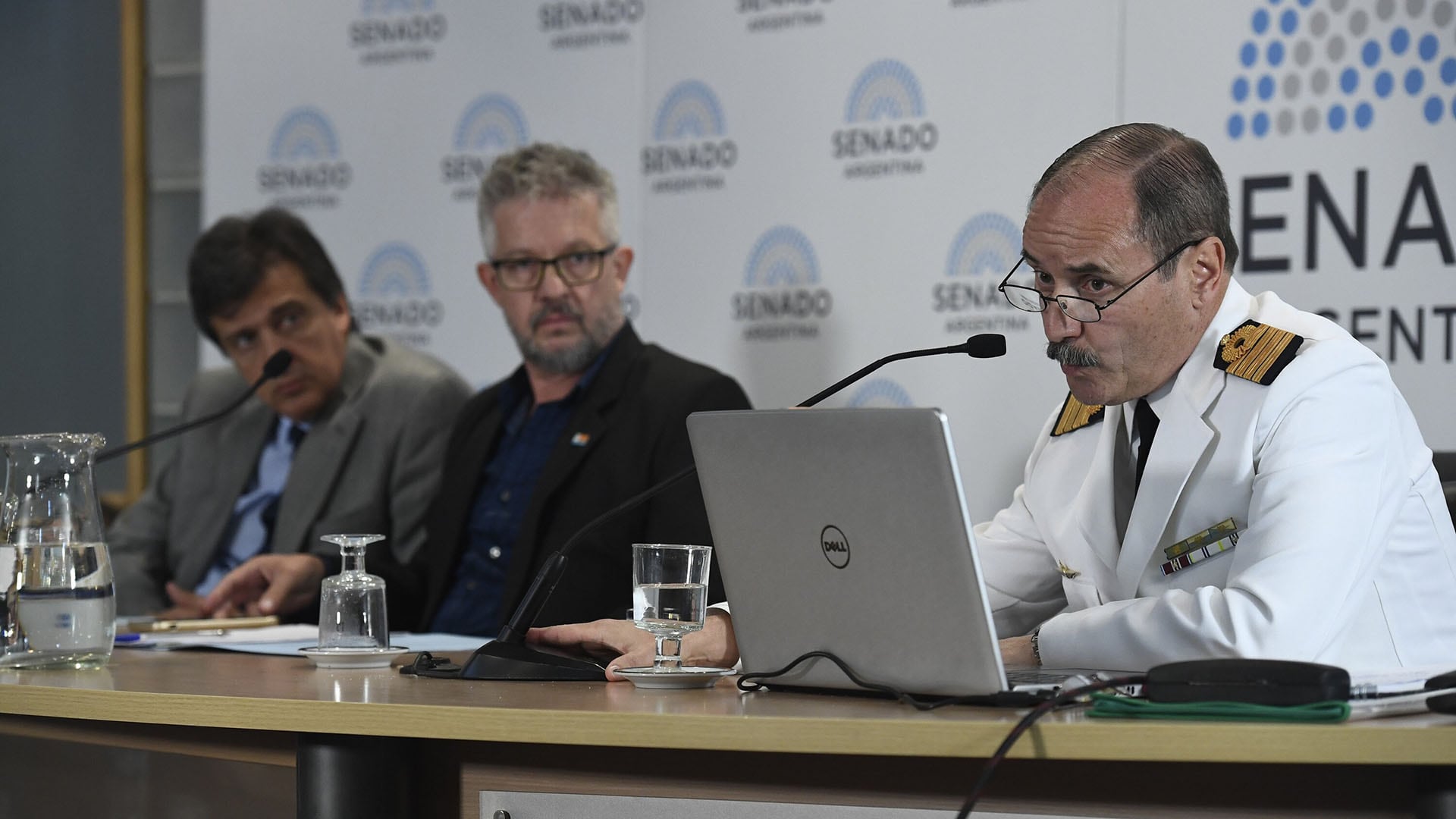 El entonces capitán de Navío Claudio Javier VILLAMIDE en su presentacion ante la Bicameral del Congreso