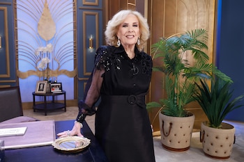 Hombreras, transparencia y brillos fueron