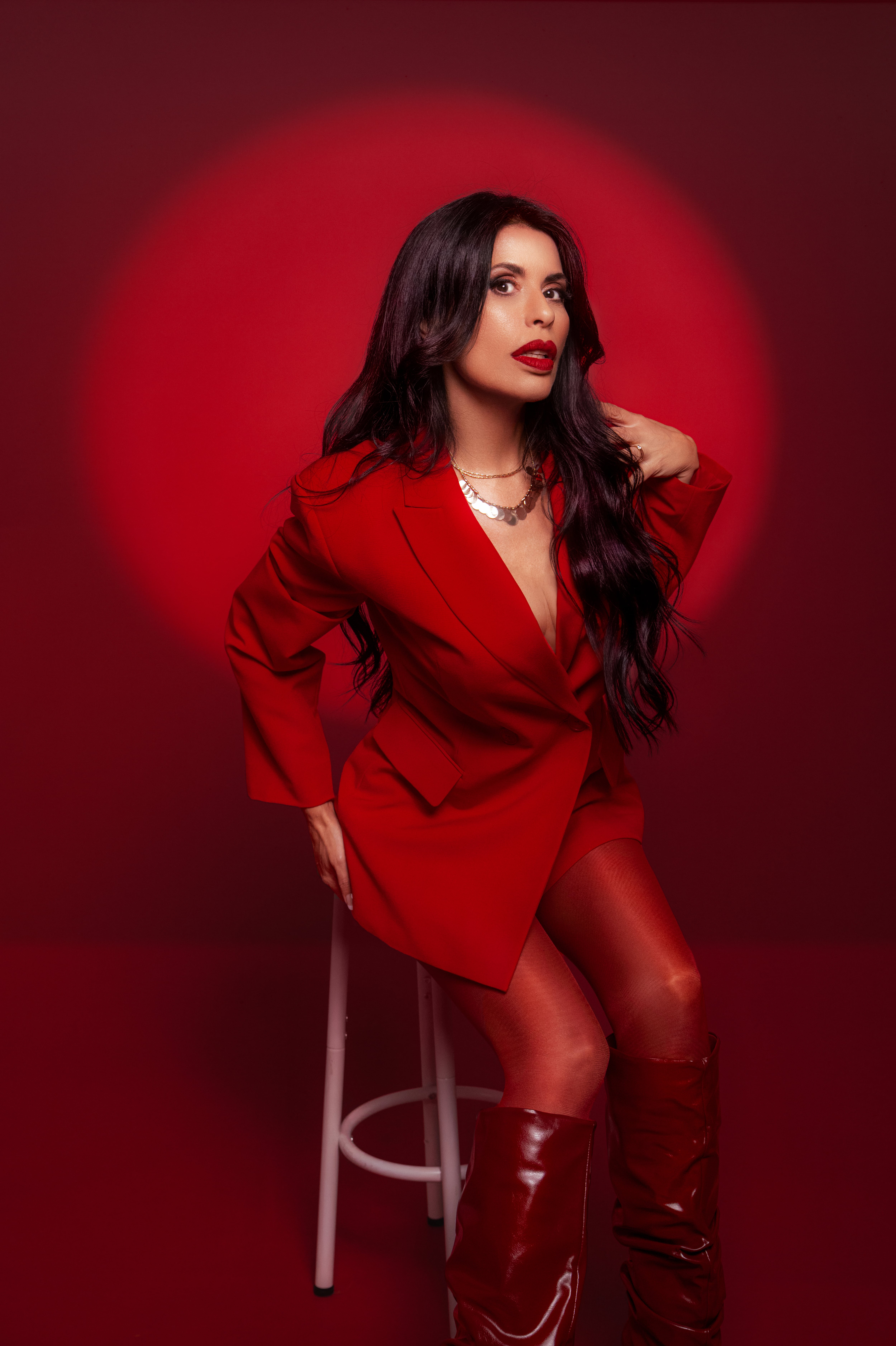 Selena Leo en una imagen promocional de su nueva canción,