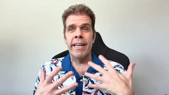Perez Hilton sigue recibiendo atención médica tras la crisis de salud mental ocurrida en su casa de Miami