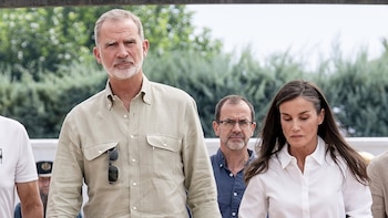 Los Reyes Felipe y Letizia visitan a los afectados por los incendios y les trasladan todo su apoyo y cariño