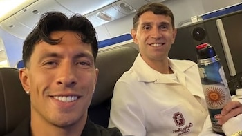 El detalle en la mano del Dibu Martínez antes de sumarse a la selección argentina para el Mundial tras su lesión