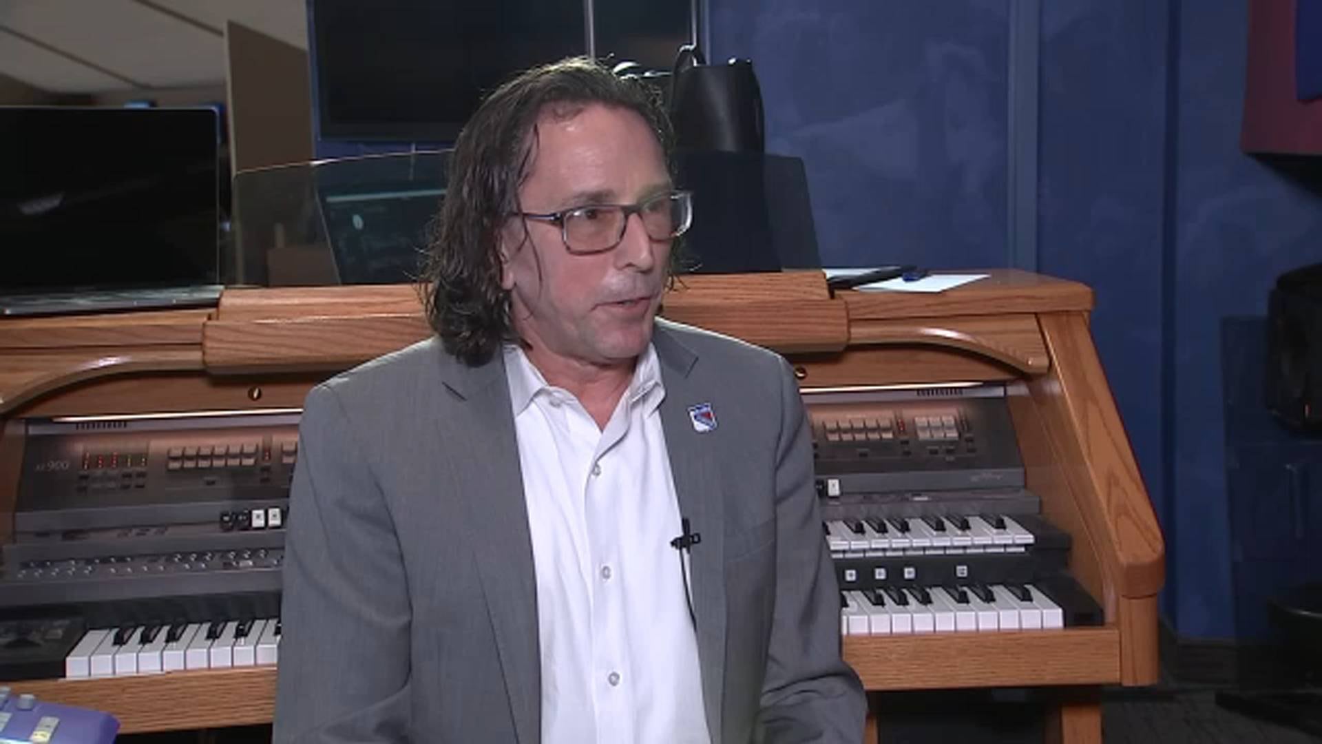 Ray Castoldi lleva 37 años como organista del Madison Square Garden y suma más presentaciones en el recinto que Billy Joel (ABC7NY)