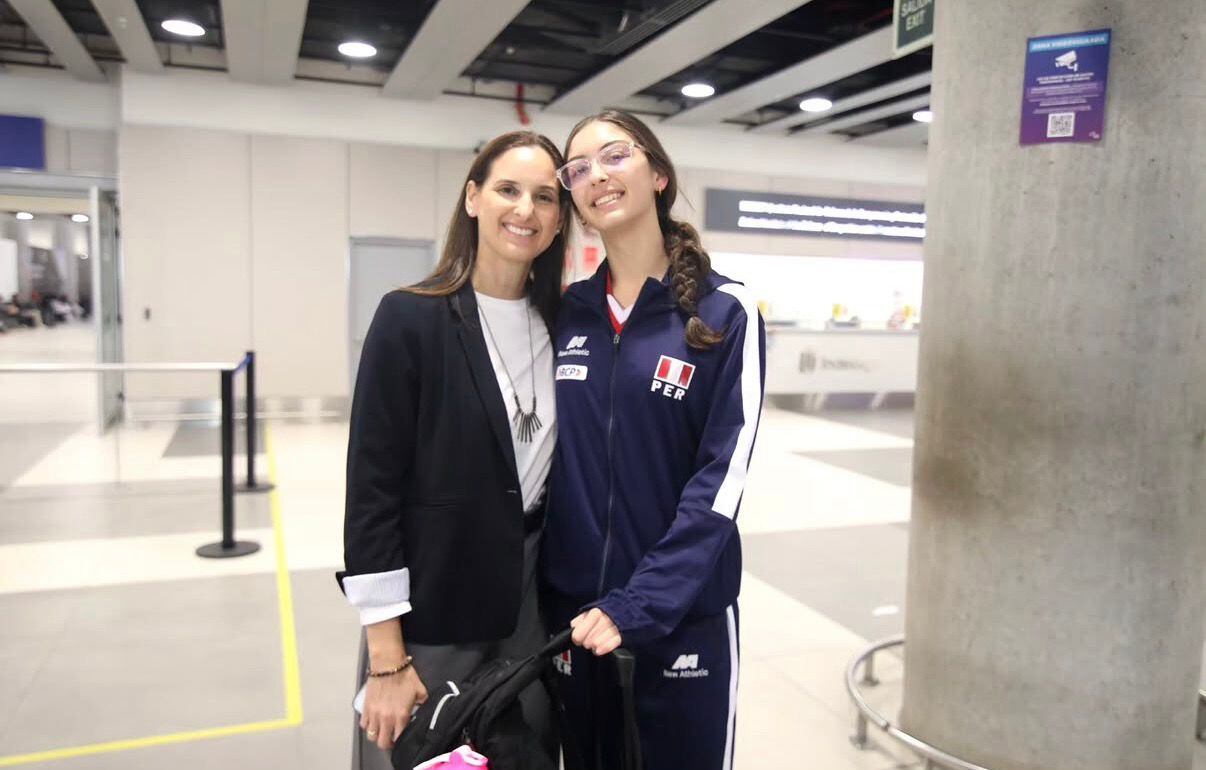 Tamara Galdós recibe el apoyo de su mamá en su camino hacia el vóley profesional.