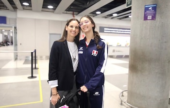 Tamara Galdós recibe el apoyo de su mamá en su camino hacia el vóley profesional.